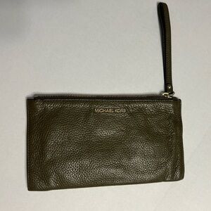 Michael Kors pebble leather wristlet/clutch‎